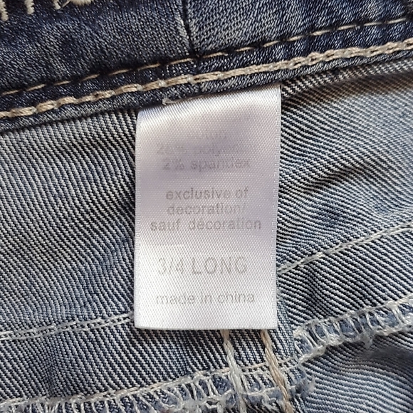 Light Wash Maurices Straight Leg 3/4 LONG - Picture 4 of 4